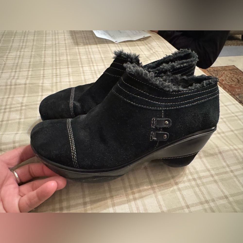 Jambu Black Suede Mules with Faux Fur 10M
